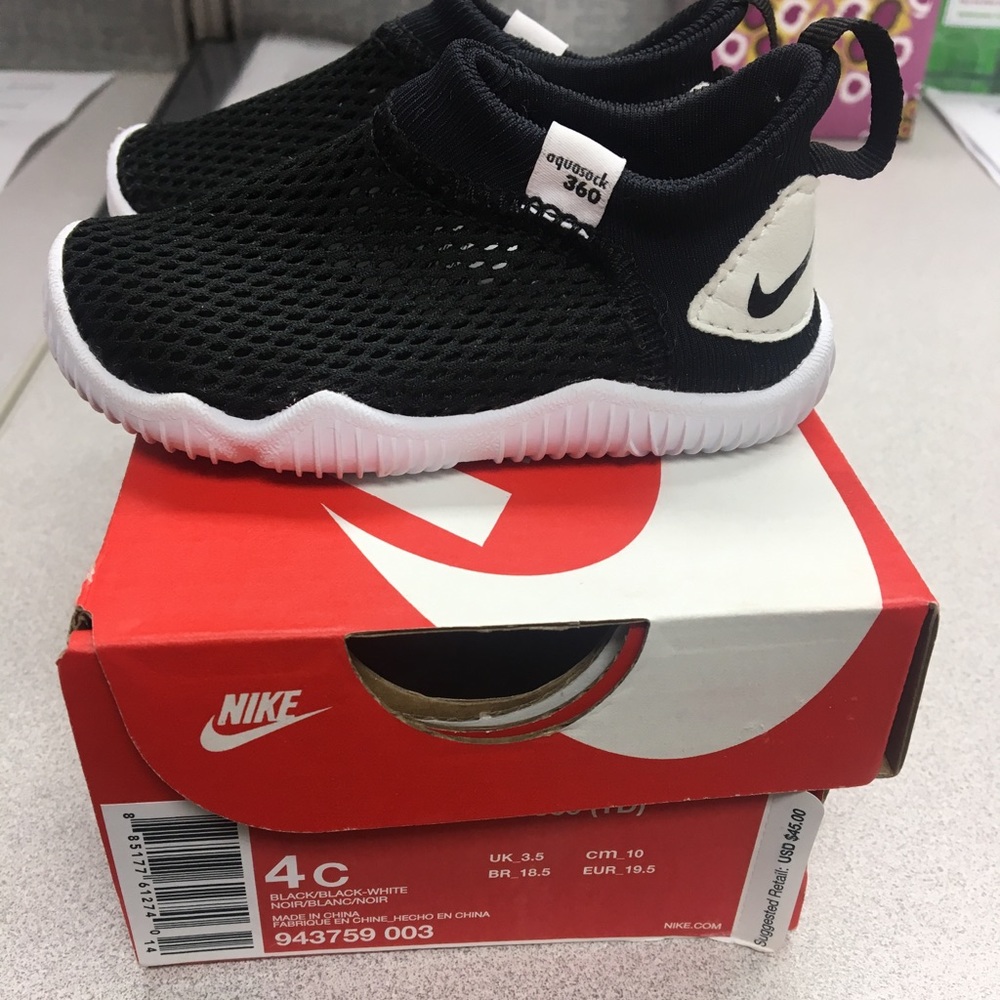 Nike Aqua Sock 360 water shoes 4c